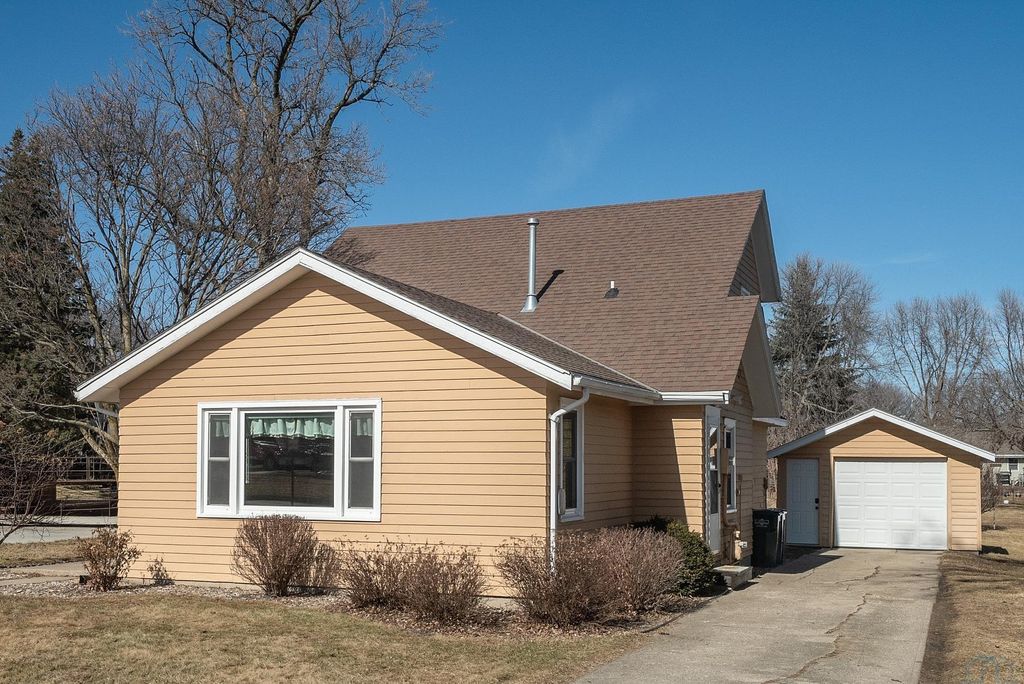 Photo of 409 2nd St SE St, Orange City, IA 51041 (MLS # 831871)