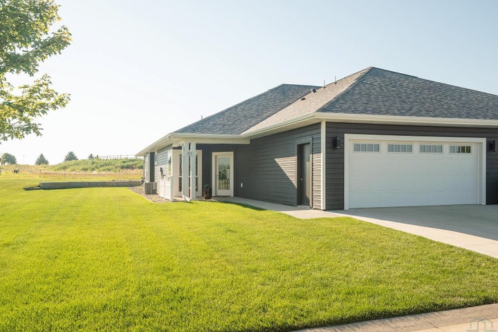 Photo 1 of 28 — 1420 Canal Dr 1, Orange City, IA 51041