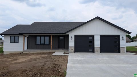 Photo of 1647 7th Ave SE, Sioux Center, IA 51250 (MLS # 828982)