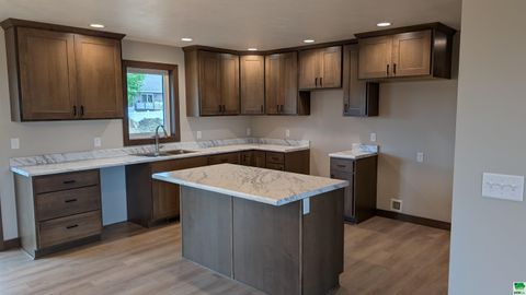 Tiny photo for 1647 7th Ave SE, Sioux Center, IA 51250 (MLS # 828982)