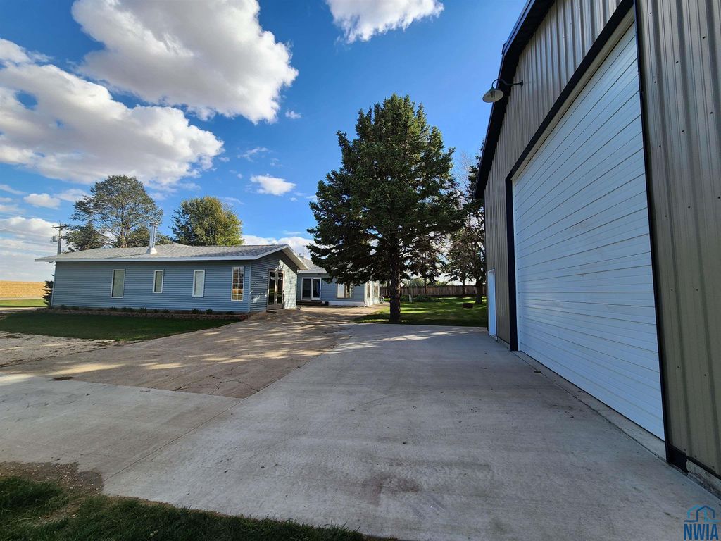 Photo of 3273 Hickory Ave, Hull, IA 51239 (MLS # 830632)