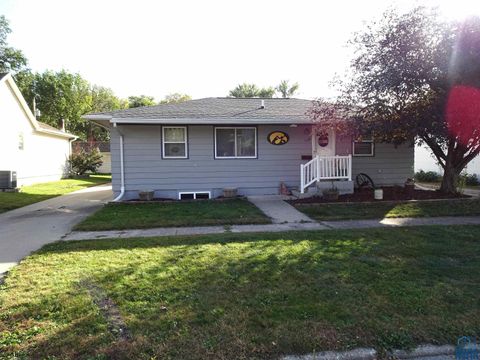 Photo of 716 4th Street, Sheldon, IA 51201 (MLS # 830578)