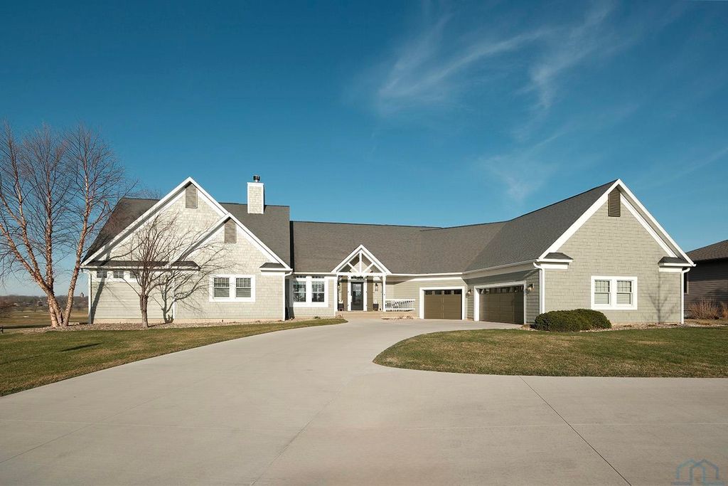 Photo of 402 Martin Drive NE Dr, Orange City, IA 51041 (MLS # 832384)