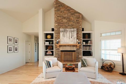 Tiny photo for 402 Martin Drive NE Dr, Orange City, IA 51041 (MLS # 832384)