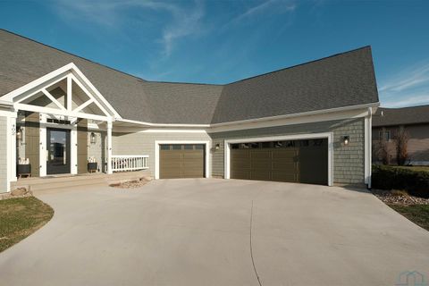 Tiny photo for 402 Martin Drive NE Dr, Orange City, IA 51041 (MLS # 832384)