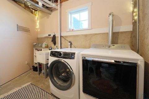 Tiny photo for 402 Martin Drive NE Dr, Orange City, IA 51041 (MLS # 832384)