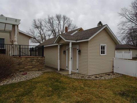 Tiny photo for 1024 7th Street, Sheldon, IA 51201 (MLS # 832100)