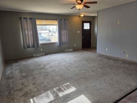 Tiny photo for 515 8th Ave, Sheldon, IA 51201 (MLS # 832297)