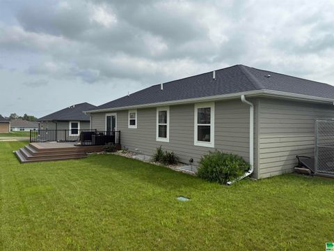 Tiny photo for 1506 Lincoln Pl SE Pl, Orange City, IA 51250 (MLS # 829850)