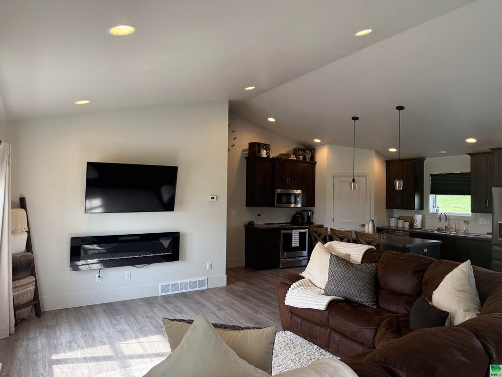 Photo of 1506 Lincoln Pl SE Pl, Orange City, IA 51250 (MLS # 829850)