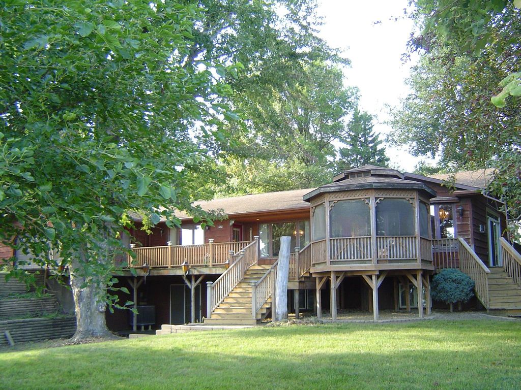 Photo of 1690 290th Street, Rock Valley, IA 51247 (MLS # 830028)