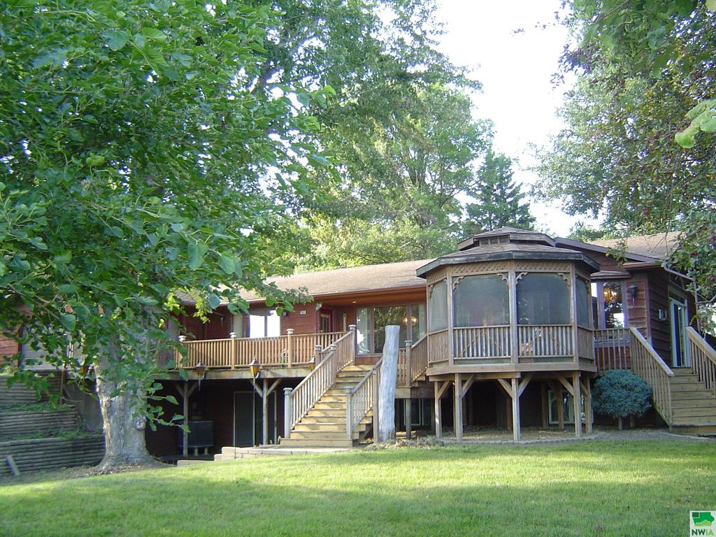 Photo of 1690 290th Street, Rock Valley, IA 51247 (MLS # 830028)