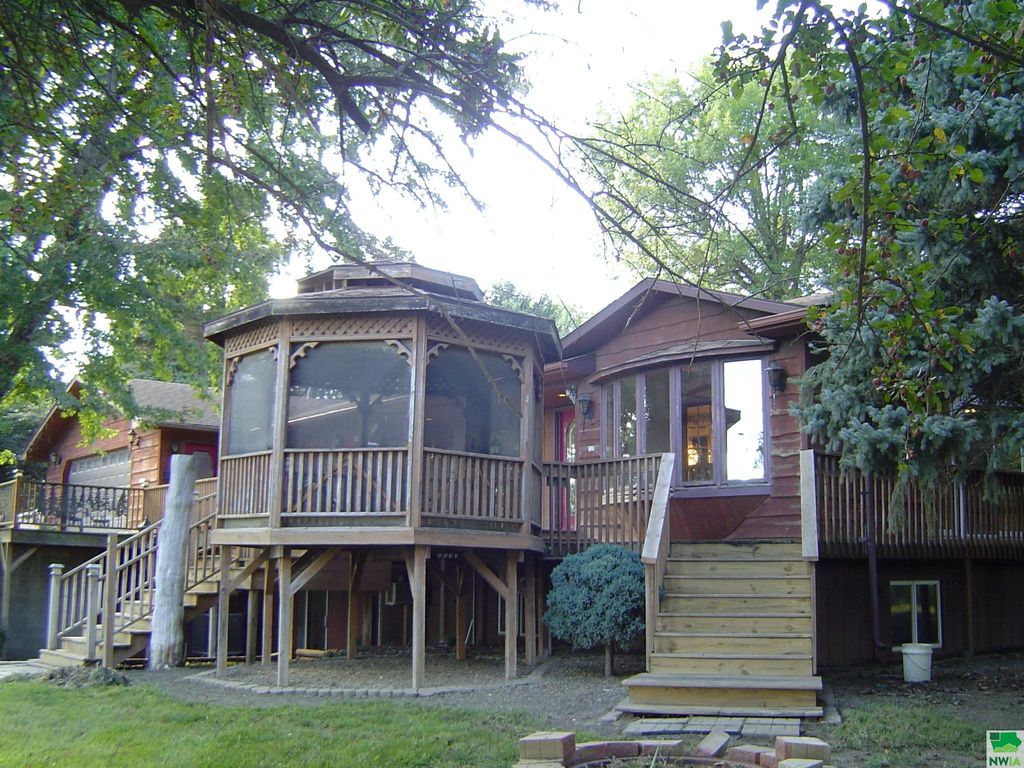 Photo of 1690 290th Street, Rock Valley, IA 51247 (MLS # 830028)
