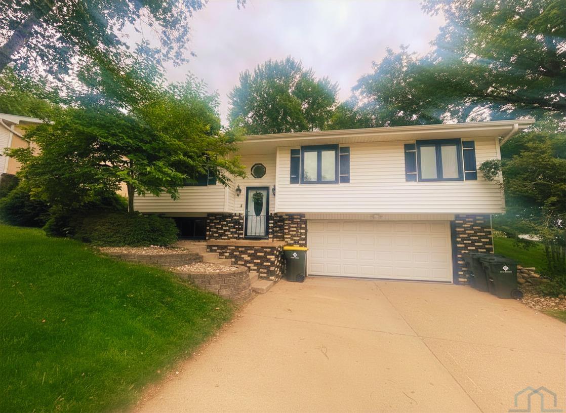Photo 1 of 15 — 3315 S Hennepin St, Sioux City, IA 51106