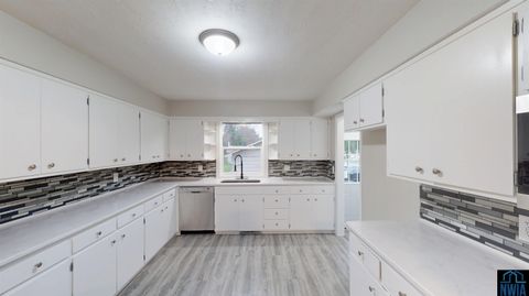 Tiny photo for 403 2nd Ave SE Ave, Sioux Center, IA 51250 (MLS # 829197)