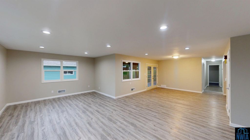 Photo of 403 2nd Ave SE Ave, Sioux Center, IA 51250 (MLS # 829197)