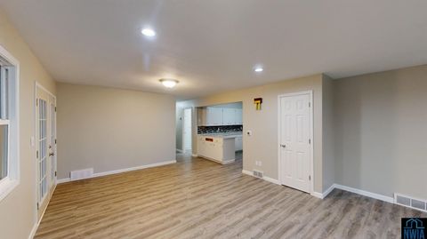 Tiny photo for 403 2nd Ave SE Ave, Sioux Center, IA 51250 (MLS # 829197)