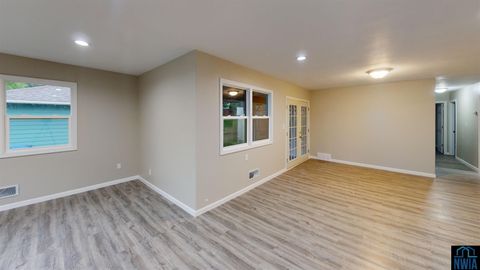 Tiny photo for 403 2nd Ave SE Ave, Sioux Center, IA 51250 (MLS # 829197)