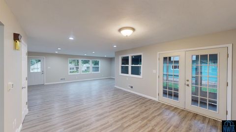 Tiny photo for 403 2nd Ave SE Ave, Sioux Center, IA 51250 (MLS # 829197)