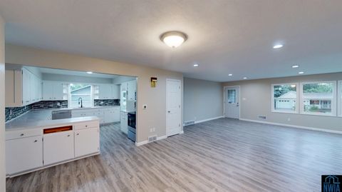 Tiny photo for 403 2nd Ave SE Ave, Sioux Center, IA 51250 (MLS # 829197)