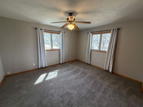 Tiny photo for 608 Pine Street, Sheldon, IA 51201 (MLS # 832431)