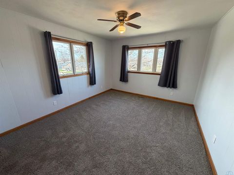 Tiny photo for 608 Pine Street, Sheldon, IA 51201 (MLS # 832431)
