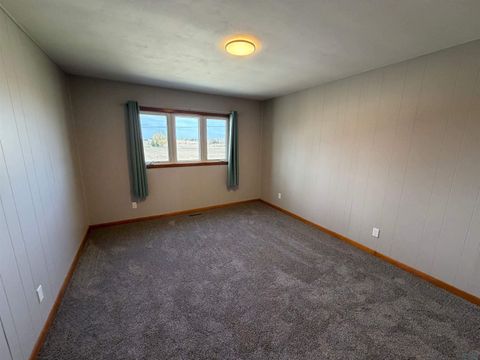 Tiny photo for 608 Pine Street, Sheldon, IA 51201 (MLS # 832431)