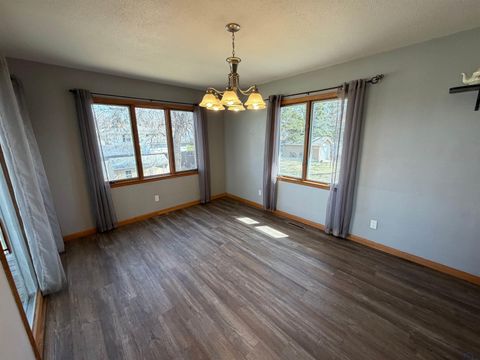 Tiny photo for 608 Pine Street, Sheldon, IA 51201 (MLS # 832431)