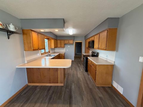 Tiny photo for 608 Pine Street, Sheldon, IA 51201 (MLS # 832431)