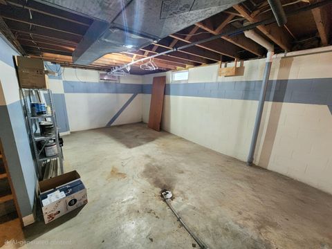 Tiny photo for 1013 Walnut St, Hull, IA 51239 (MLS # 832474)