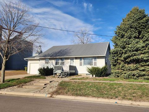 Tiny photo for 1013 Walnut St, Hull, IA 51239 (MLS # 832474)