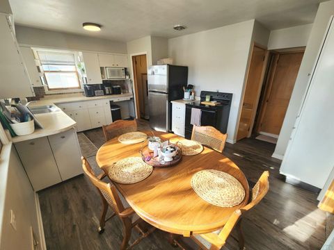 Tiny photo for 1013 Walnut St, Hull, IA 51239 (MLS # 832474)