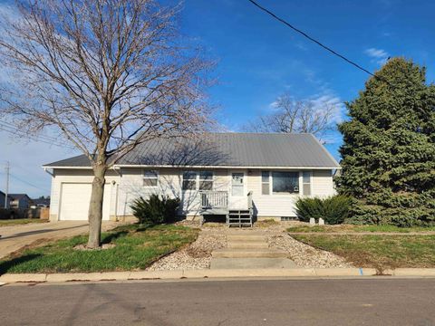 Tiny photo for 1013 Walnut St, Hull, IA 51239 (MLS # 832474)