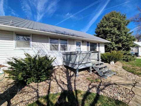 Tiny photo for 1013 Walnut St, Hull, IA 51239 (MLS # 832474)