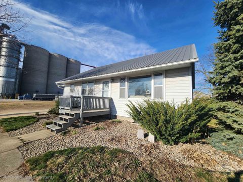 Tiny photo for 1013 Walnut St, Hull, IA 51239 (MLS # 832474)