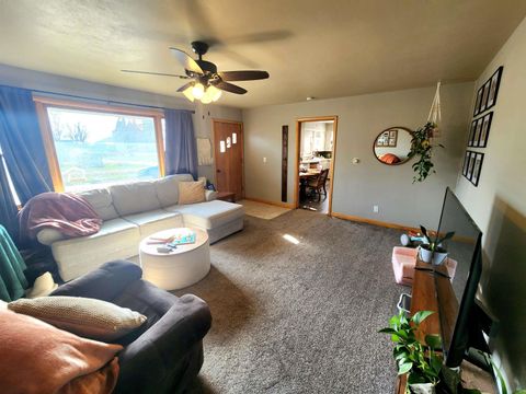 Tiny photo for 1013 Walnut St, Hull, IA 51239 (MLS # 832474)