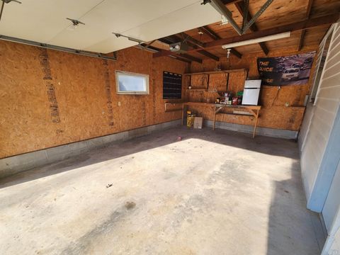 Tiny photo for 1013 Walnut St, Hull, IA 51239 (MLS # 832474)