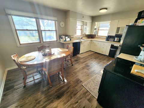 Tiny photo for 1013 Walnut St, Hull, IA 51239 (MLS # 832474)