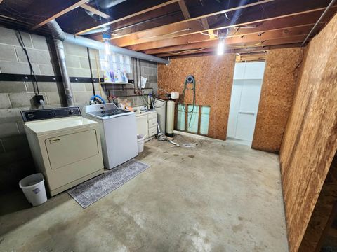 Tiny photo for 1013 Walnut St, Hull, IA 51239 (MLS # 832474)