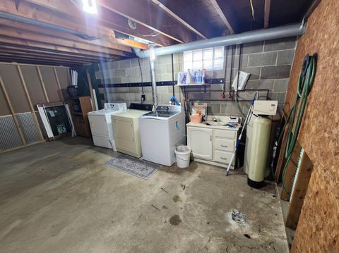 Tiny photo for 1013 Walnut St, Hull, IA 51239 (MLS # 832474)