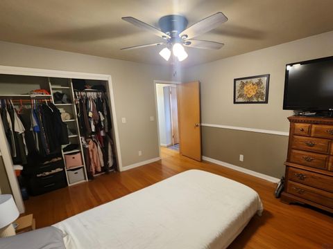 Tiny photo for 1013 Walnut St, Hull, IA 51239 (MLS # 832474)