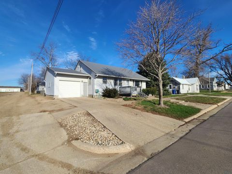 Tiny photo for 1013 Walnut St, Hull, IA 51239 (MLS # 832474)