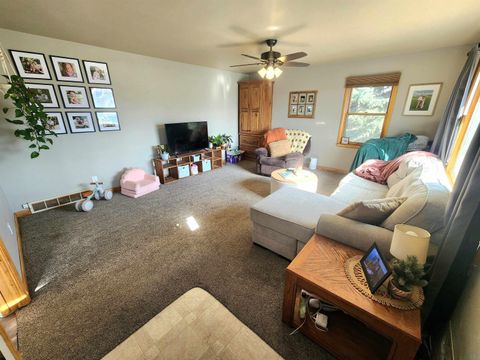 Tiny photo for 1013 Walnut St, Hull, IA 51239 (MLS # 832474)