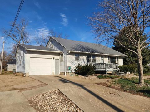 Tiny photo for 1013 Walnut St, Hull, IA 51239 (MLS # 832474)