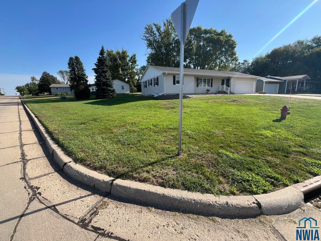 Photo of 603 6th Street, Alton, IA 51003 (MLS # 830775)
