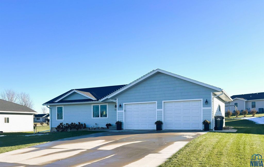 Photo of 1073 14th Cir NE, Sioux Center, IA 51250 (MLS # 830942)
