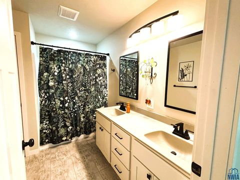 Tiny photo for 1073 14th Cir NE, Sioux Center, IA 51250 (MLS # 830942)