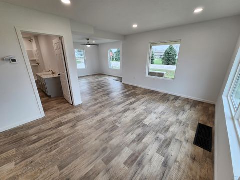 Tiny photo for 707 Colfax St, Boyden, IA 51234 (MLS # 832473)