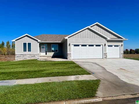 Single Family Residence in Elk Point SD 1307 Country Club Drive.jpg
