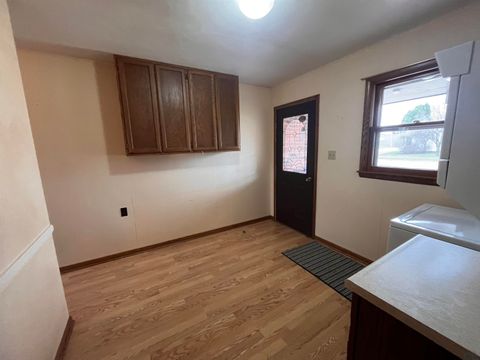 Tiny photo for 123 Normal College Avenue, Sheldon, IA 51201 (MLS # 832347)
